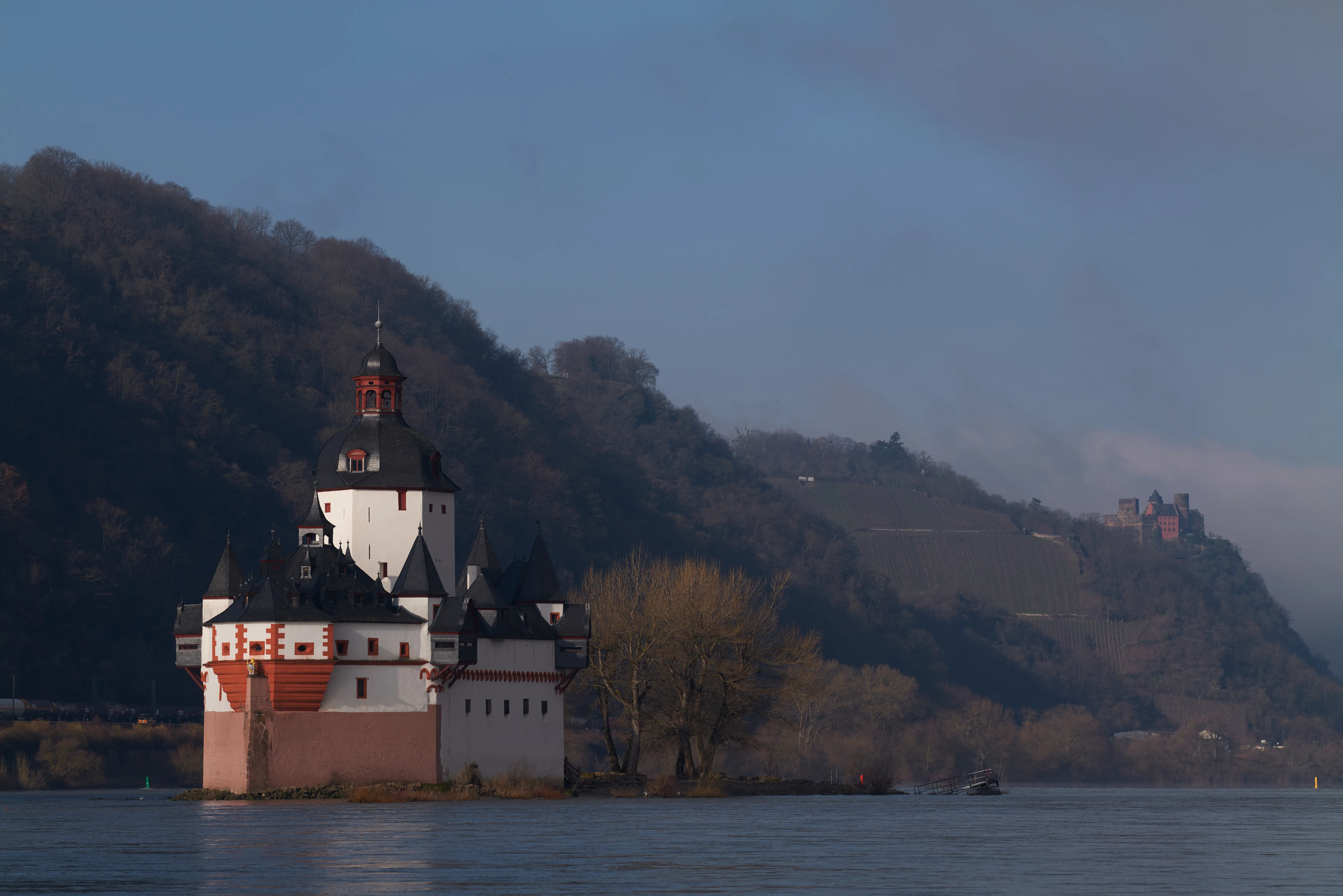 Pfalzgrafenstein – ein steinernes Schiff, erstarrt mitten im Fluss